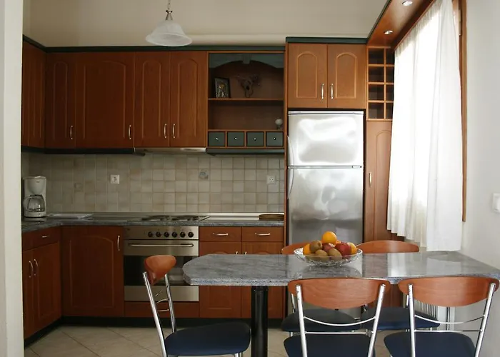 Zouzoulas Filoxenia - Koralia * Milina