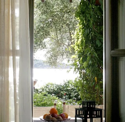 Zouzoulas Filoxenia - Koralia * Milina