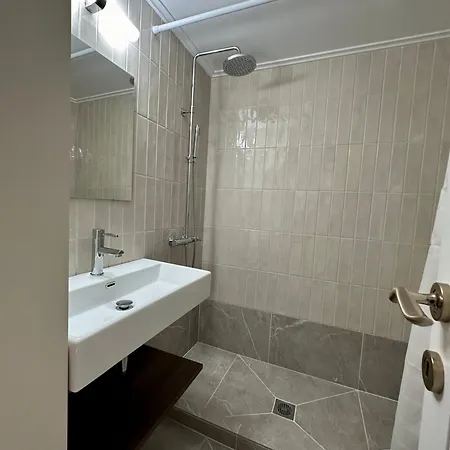 Zouzoulas Filoxenia - Koralia * Milina