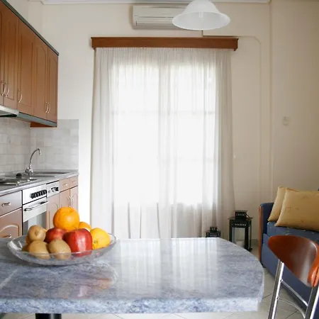 Zouzoulas Filoxenia - Koralia * Milína