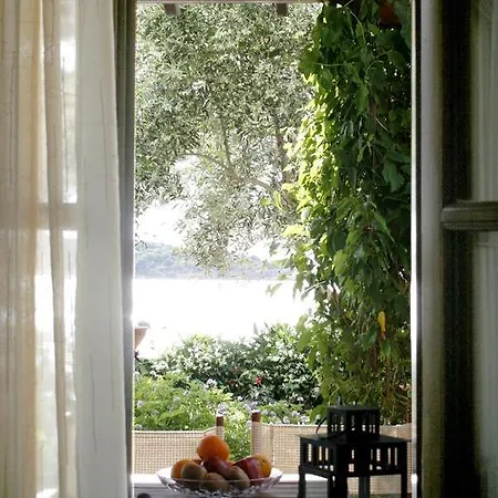 Zouzoulas Filoxenia - Koralia * Milina