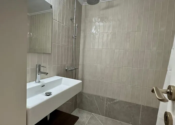 Zouzoulas Filoxenia - Koralia * Milina