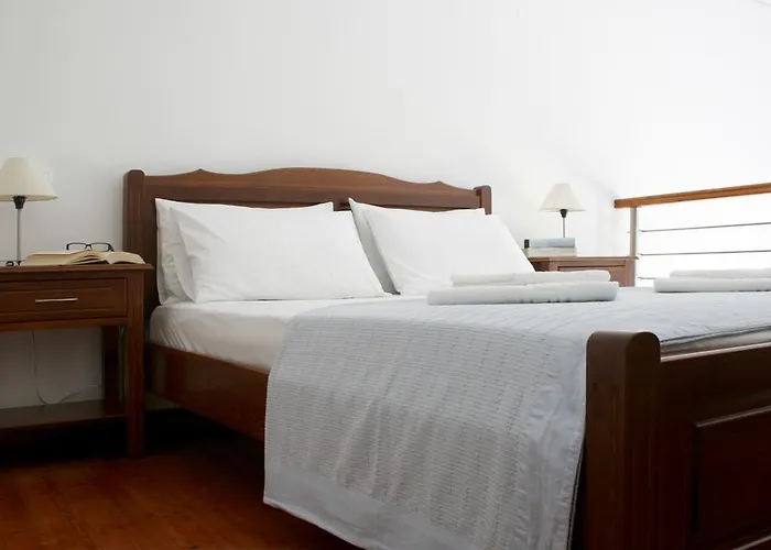 Zouzoulas Filoxenia - Koralia Milina